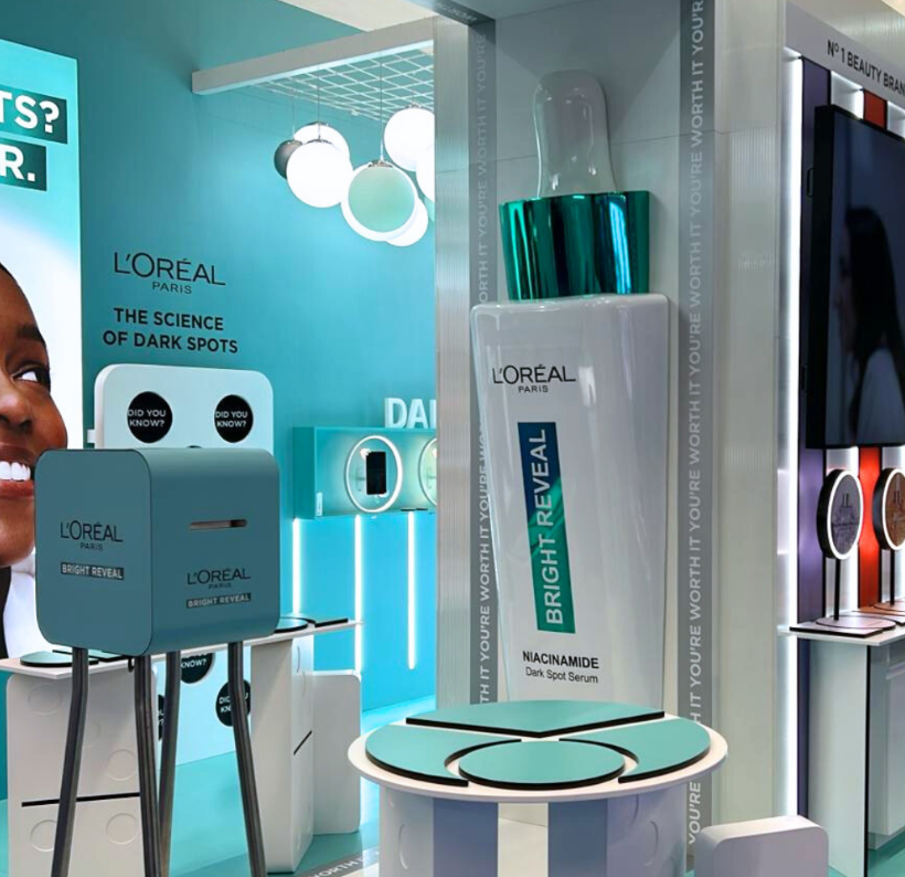 A bespoke physical scale model designed by ARI Model for a client exhibiting at the Anti-Aging Medicine World Congress (AMWC). The model features ultra-precise scale detailing, tailored branding, lighting integration, and durable build quality. Creat