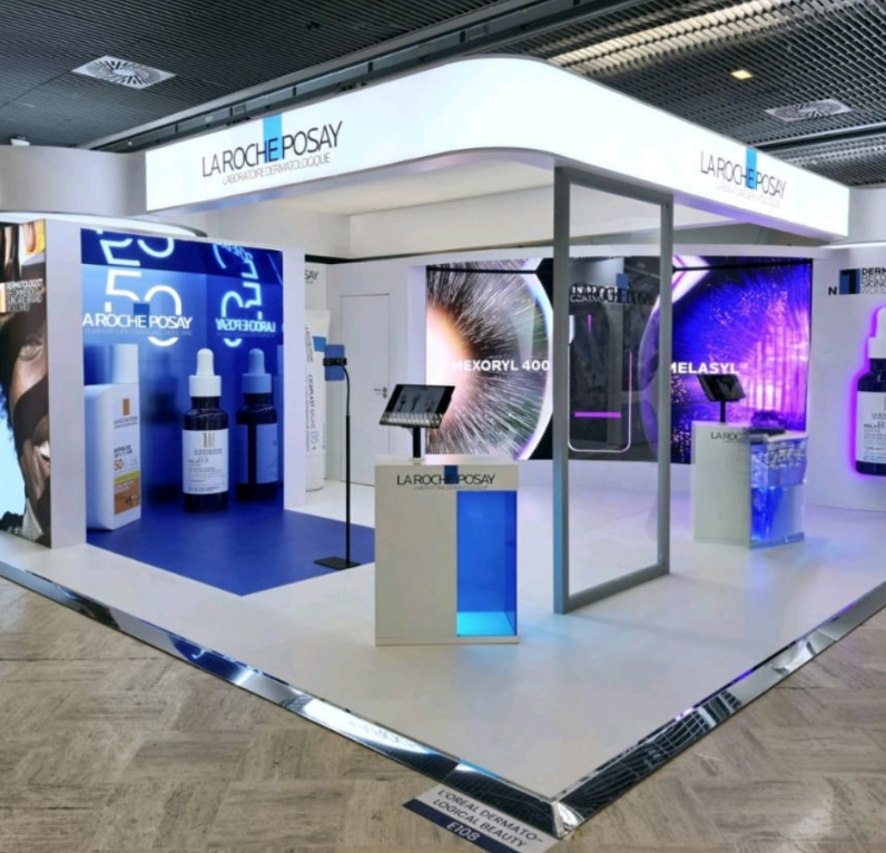 An exhibition-ready maquette created by ARI Maquette for the IMCAS World Congress, representing a modern medical facility. This highly detailed, illuminated, and animated maquette showcases architectural creativity and spatial design with exact propo