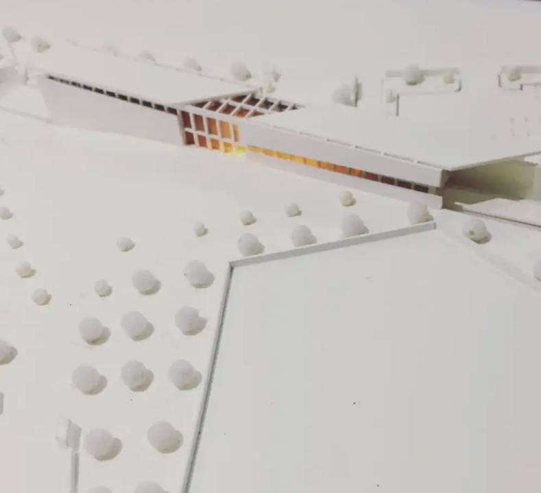 A custom illuminated and animated architectural model designed by ARI Model for EdTech Europe. This model integrates illumination, animation, and precise craftsmanship to bring learning environments to life. Each model demonstrates ARI Model’s 20 yea