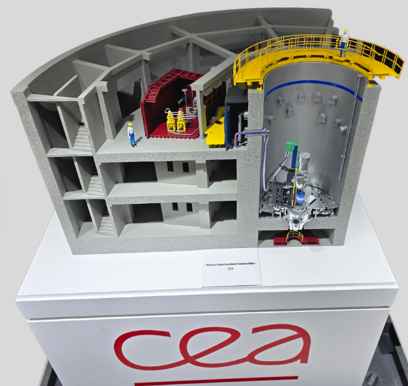 Customized architectural scale model designed by ARI Model for CeMAT, created to illustrate logistics, automation, and smart industrial systems with exceptional precision. Each model combines light, motion, and two decades of technical expertise to d