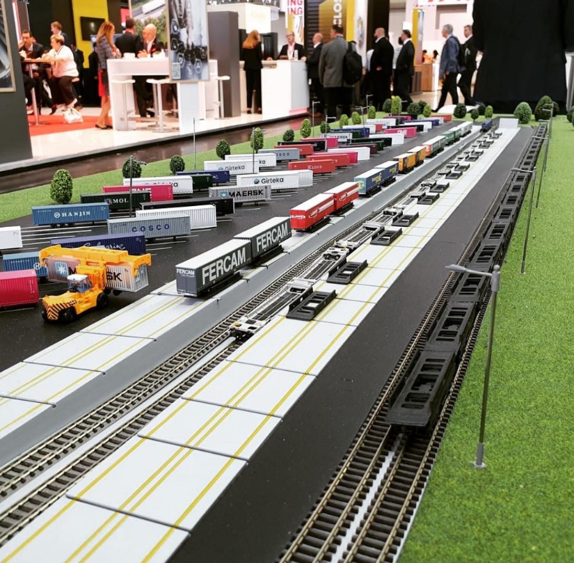 A custom illuminated and animated architectural model designed by ARI Model for the ICT & Logistiek exhibition. With an expert balance of illumination, motion, and architectural detail, ARI Model transforms logistics and ICT concepts into engagin