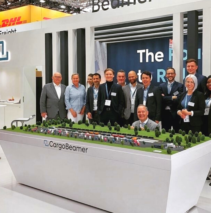 A custom exhibition stand designed by ARI Model for ICT & Logistiek, combining architecture, lighting, and movement to highlight innovations in logistics, ICT, and digital transformation. With more than two decades of expertise, ARI Model transfo