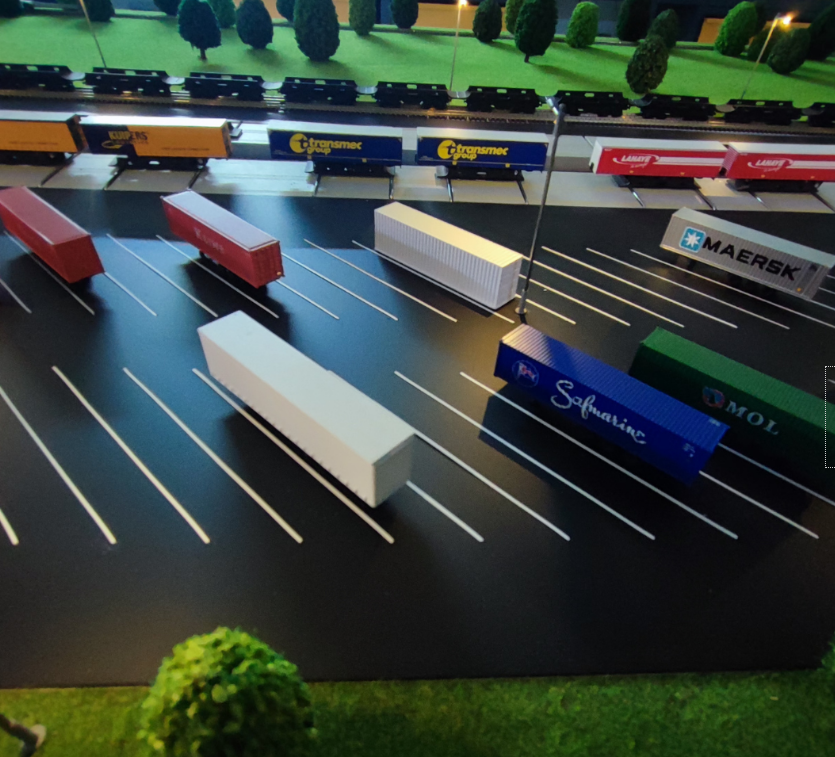 A bespoke exhibition stand designed by ARI Model for Vakbeurs Transport & Logistics, uniting light, movement, and architecture to create an unforgettable display. With more than two decades of experience, ARI Model transforms complex logistics an