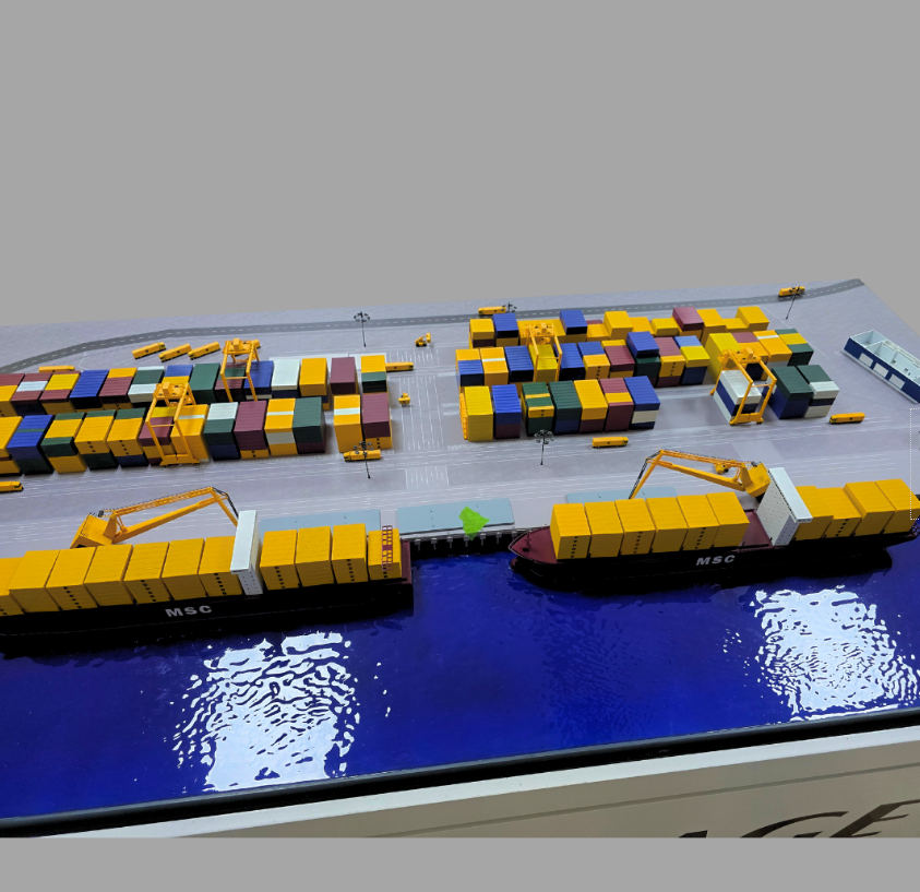 Illuminated and animated urban logistics scale model by ARI Model, designed to show mobility flows, distribution layers and smart-city logistics systems for Urban Logistics Summit exhibitors.